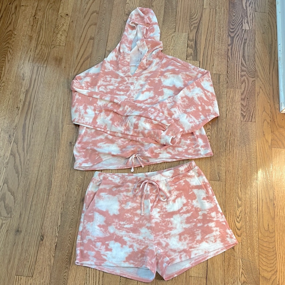 Le Lis waffle material,  pink and white tie dyed, pajama set. Size Large.